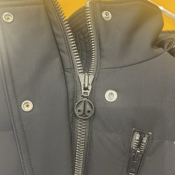 Women Moose Knuckles parka - Picture 10 of 10